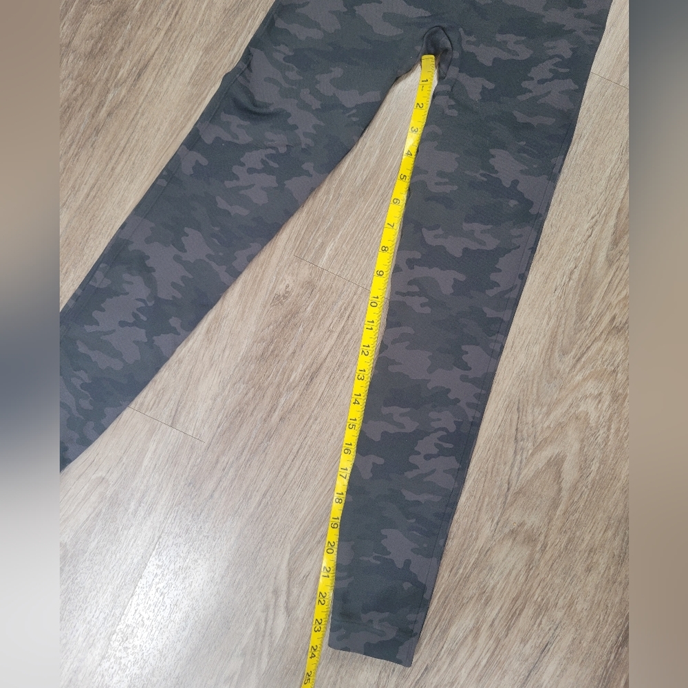 Spanx Look At Me Now Seamless Camouflage Crop High Rise Leggings Camo Shaping M - Picture 14 of 14